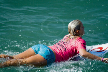 Bethany Hamilton paddling out to her heat at Huntington Beach, CA