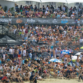 Us Open Surf Contest 2009 Crowd