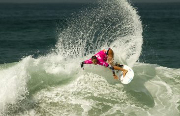 Chelsea Roett showing style and grace in the waves