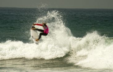 Courtney Conlogue doing a 360 off a wave