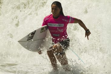 Malia Manuel runs to the beach after her surf heat