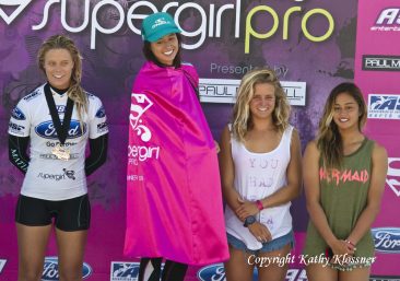 Malia Manuel standing with the top 3 surf contest winners