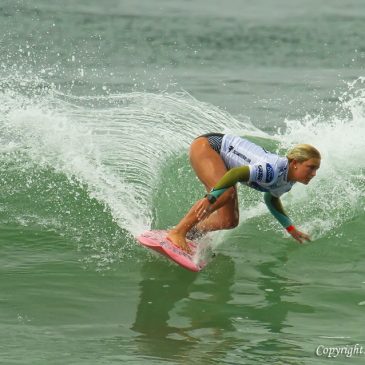 Felicity Palmateer surfing style